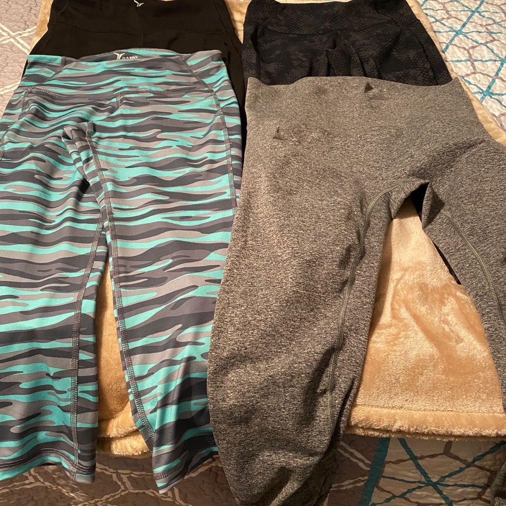 ACTIVEWEAR CAPRIS BY OLD NAVY